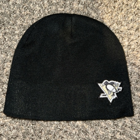 Penguins/Labatt Beanie - Picture 1 of 2
